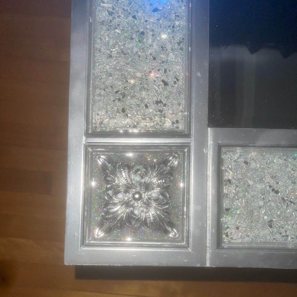 Crushed glass diamond mirror